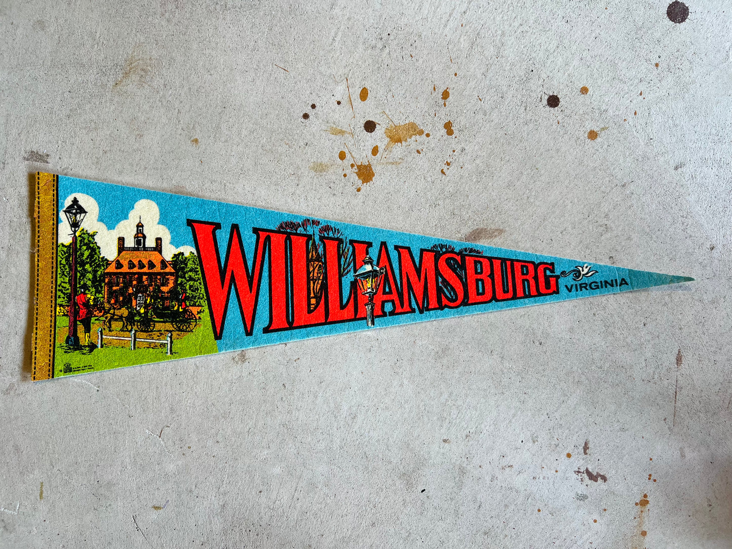 VINTAGE SOUVENIR PENNANT - WILLIAMSBURG VIRGINIA