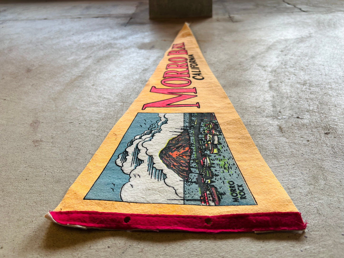 VINTAGE SOUVENIR PENNANT- MORRO BAY CALIFORNIA