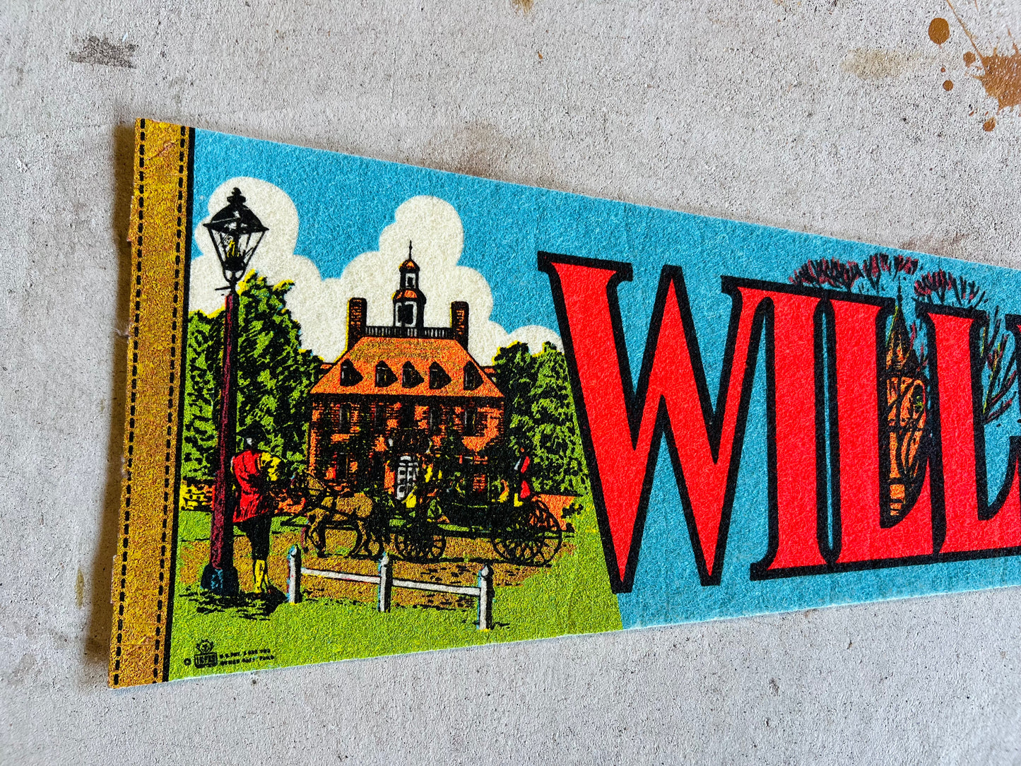 VINTAGE SOUVENIR PENNANT - WILLIAMSBURG VIRGINIA