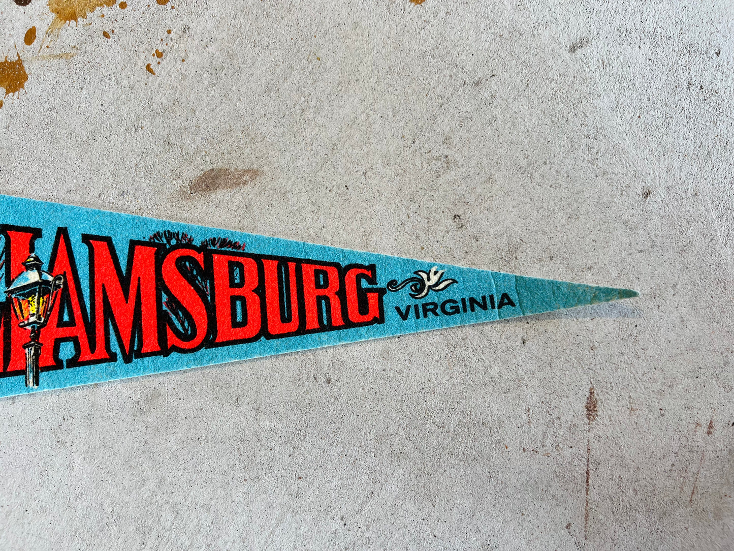 VINTAGE SOUVENIR PENNANT - WILLIAMSBURG VIRGINIA