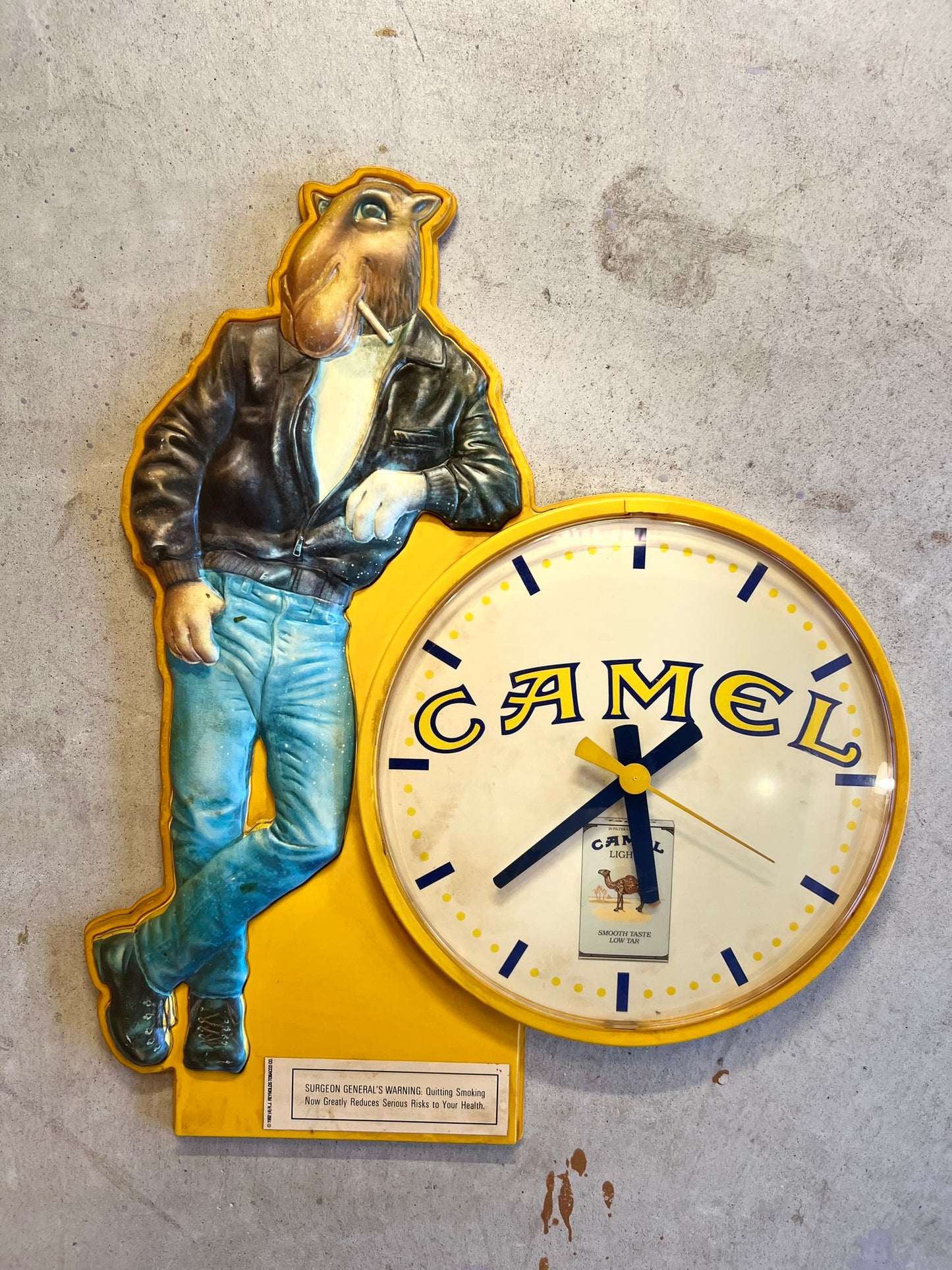 1992 VINTAGE JOE CAMEL WALL CLOCK 